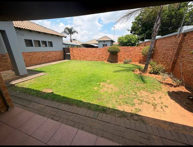 3 BEDROOM TOWNHOUSE FOR SALE IN AERORAND